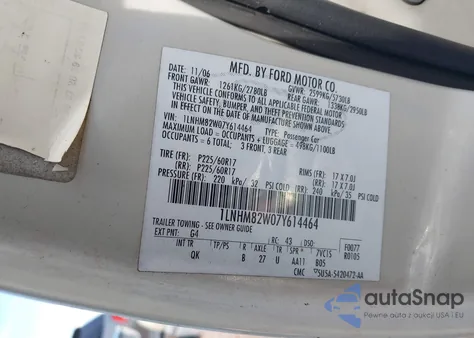 2007 Lincoln Town Car Signature Limited from USA, damaged, VIN 1LNHM82W07Y614464